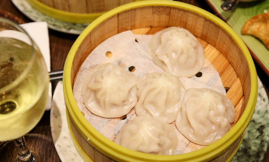 Image 2: Dumpling Basket with Wine for Two