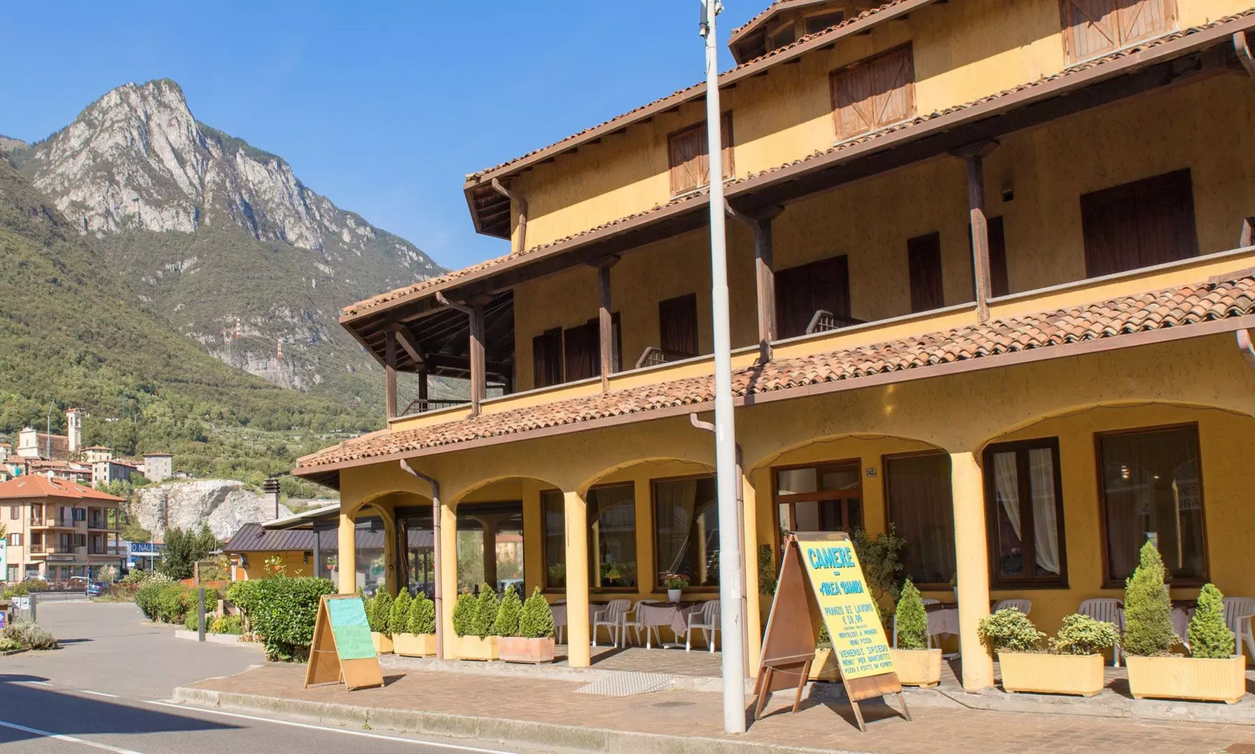 Costa Volpino: 1 notte con colazione o mezza pensione e Spa