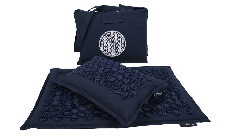 Image 2: PRO 11 WELLBEING ECO Acupressure mat and Pillow Set 