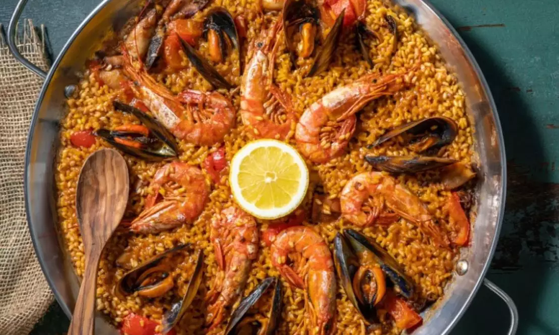 ¡Plan disfrutón a la vista! Paellita, buena compañía y vistas al mar