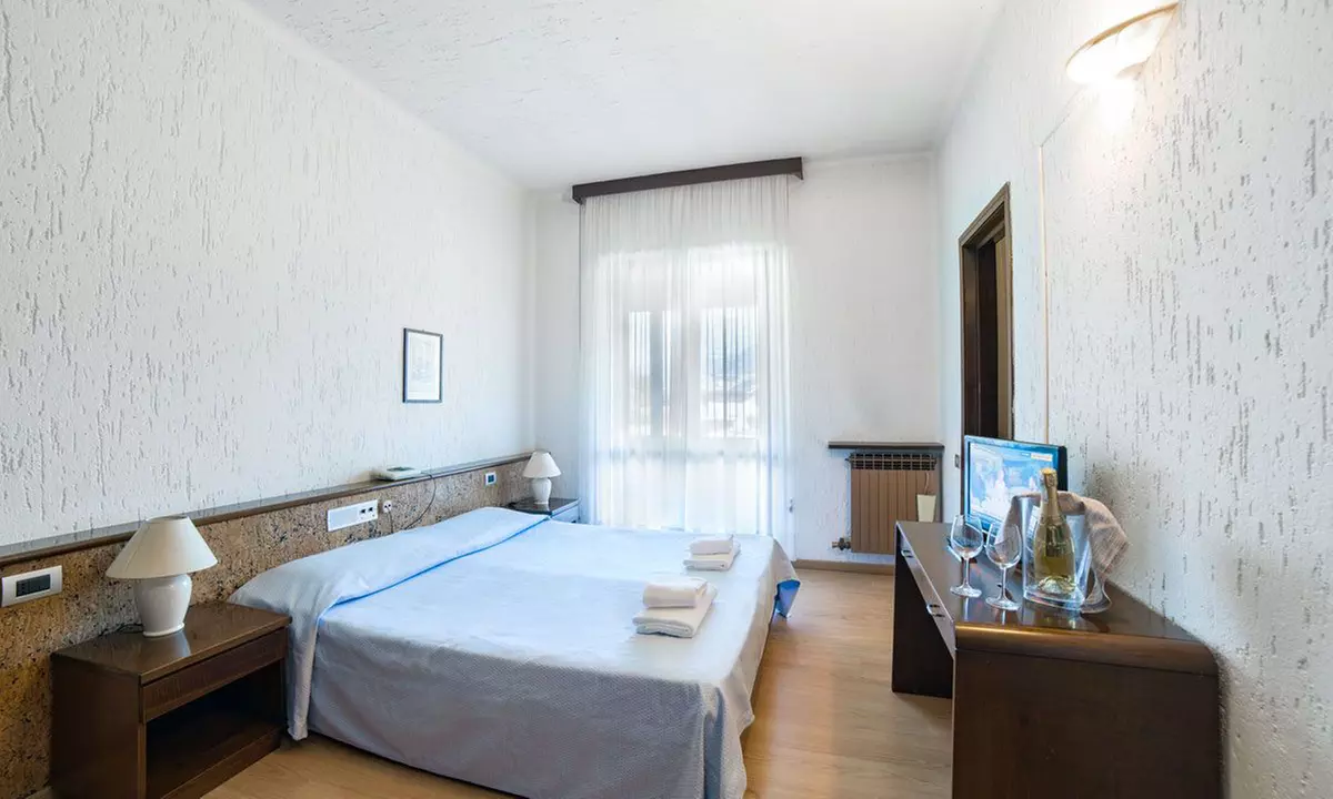 Costa Volpino: 1 notte con colazione o mezza pensione e Spa