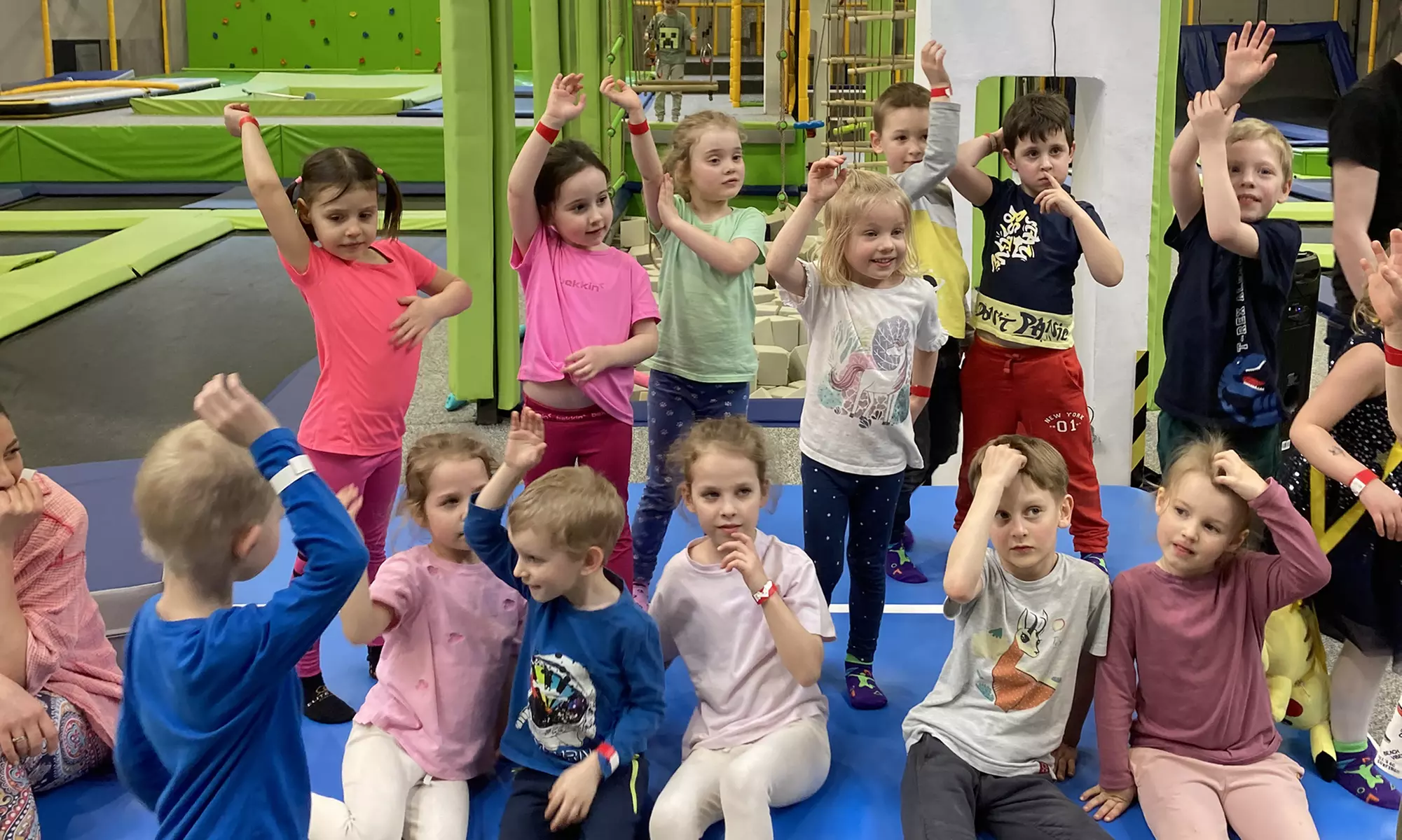 Zapomnij o grawitacji! Wskocz w świat zabawy w 4 parkach trampolin