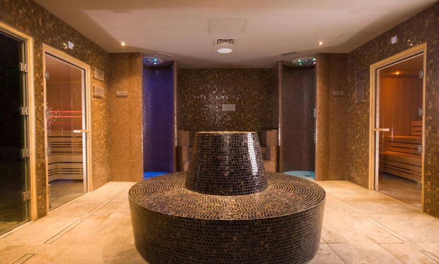 Image 22: Chester: Spa Stay for 2 with Breakfast, Prosecco & More