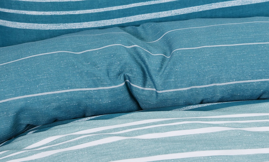 Image 5: Smart Living Reversible Textured Stripe Duvet Set 