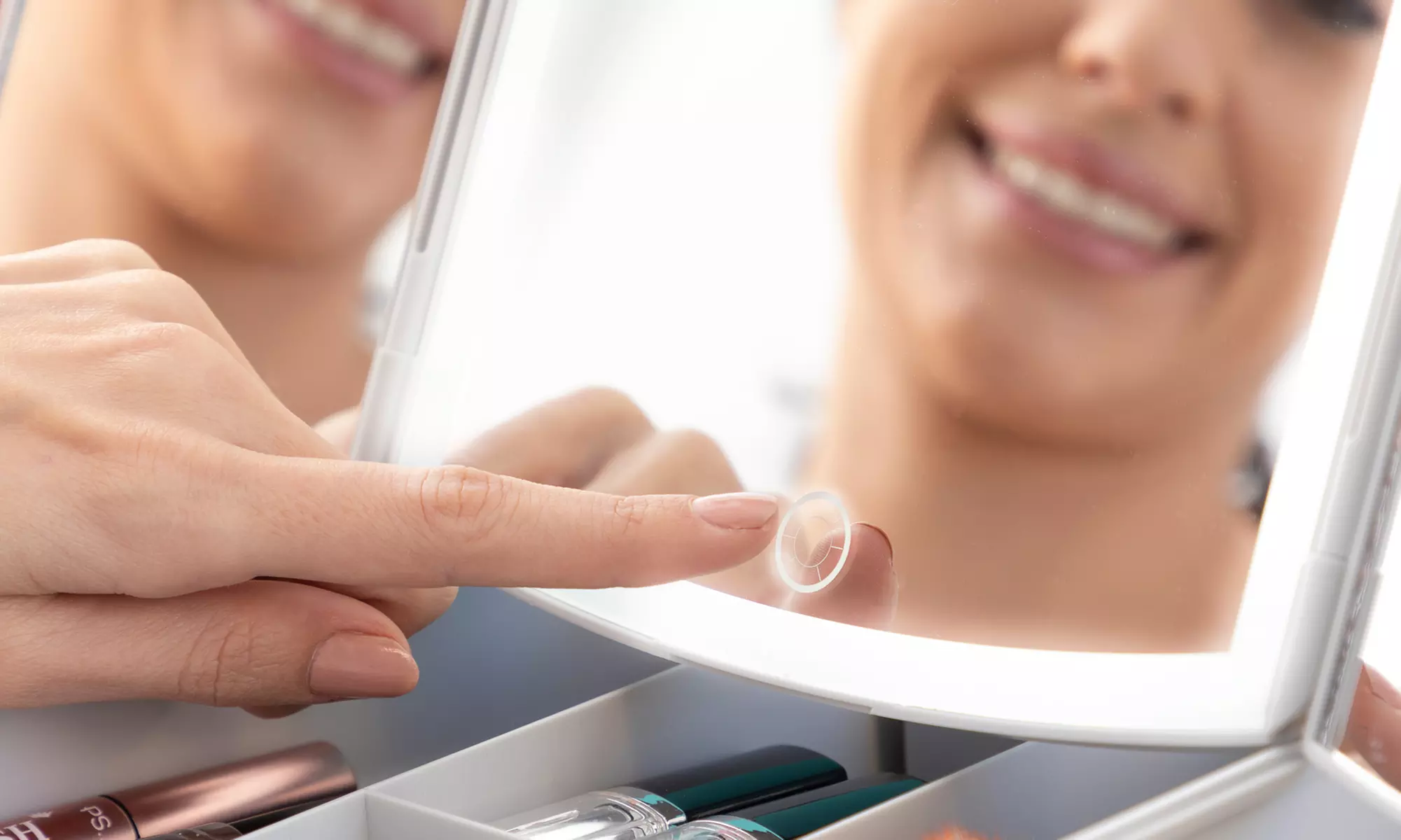 InnovaGoods LED Vergrößerungsspielgel oder klappbarer LED-Spiegel