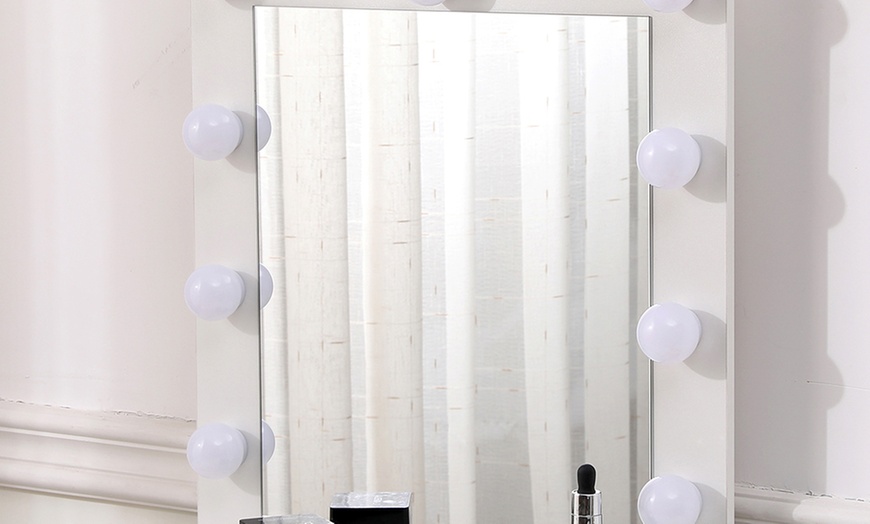 Image 5: White Hollywood Dressing Table with Lighted Mirror