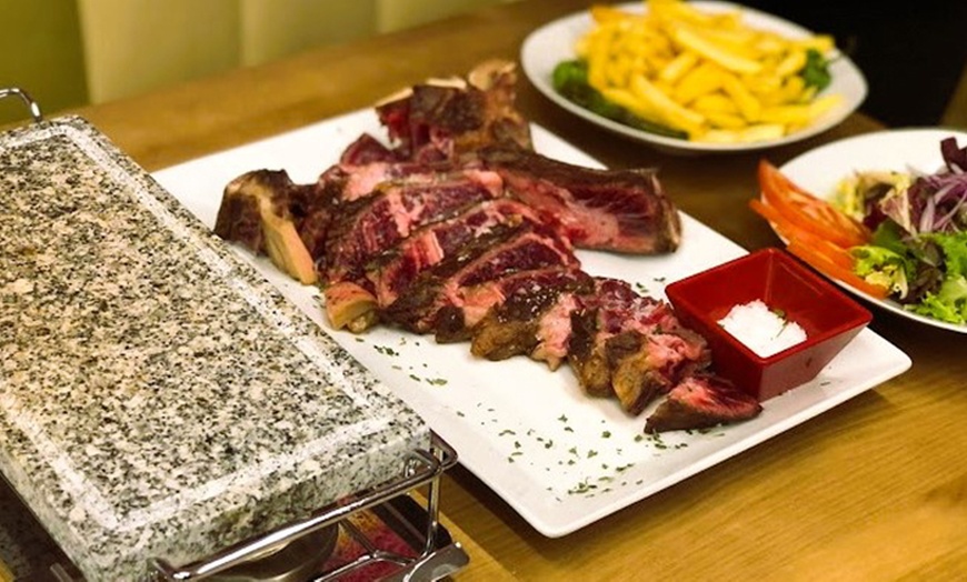 Image 1: Amantes de la carne: menú de chuletón T-bone de 1 kg para 2 personas