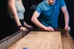 Axtwerfen, ShuffleBoard & Beer Pong für unvergesslichen Spaß bei WoodCutter Hamburg (bis zu 50% sparen) - Second Medium