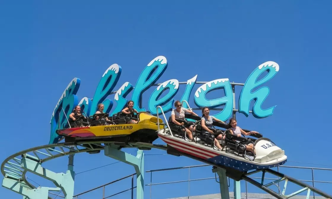 Entre manèges, toboggans et ambiance Far West au Parc de Vallée