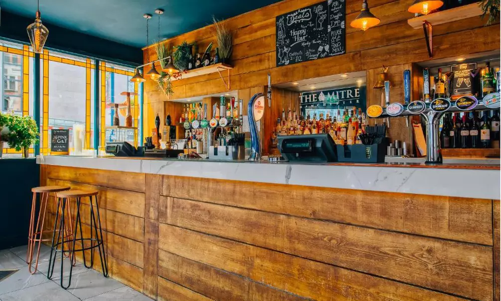 Manchester Getaway: Stay with Breakfast, Bottle of Prosecco & Dinner