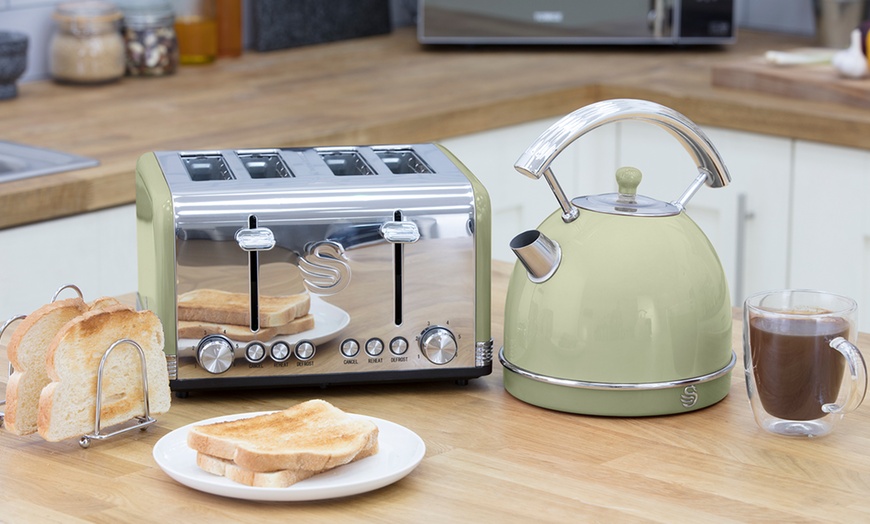 Image 20: Swan Retro Kettle and Toaster Set