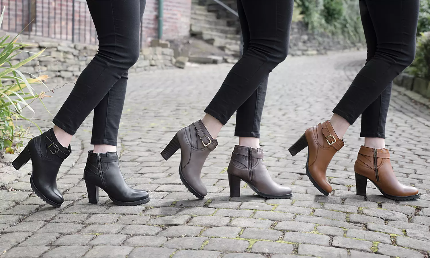 Redfoot Leder-Absatzstiefelette in der Farbe nach Wahl - Primary Image