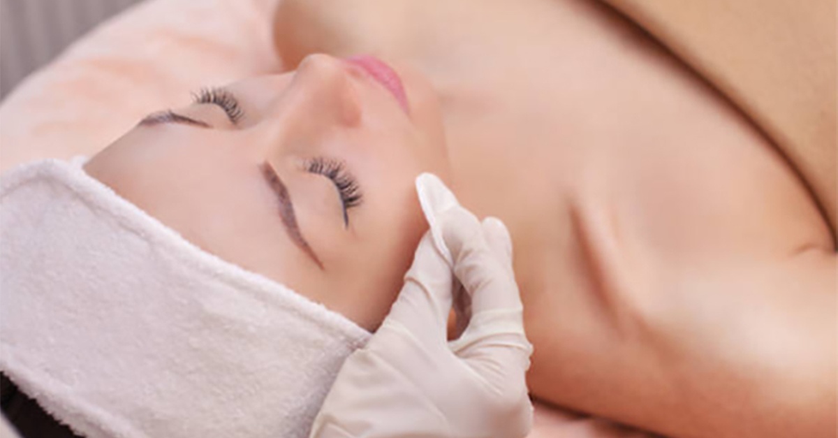 Limpieza facial con exfoliante y mascarilla en Las Palmas