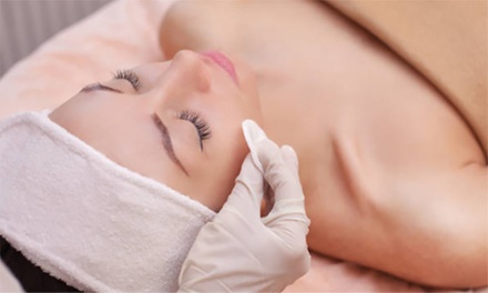 Sesión de limpieza facial con exfoliante, tónico, mascarilla y protector solar - RM Academia de estética