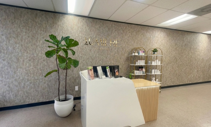 Image 2: One, Three, Five or Ten Body Contouring and Fat Reduction Treatments