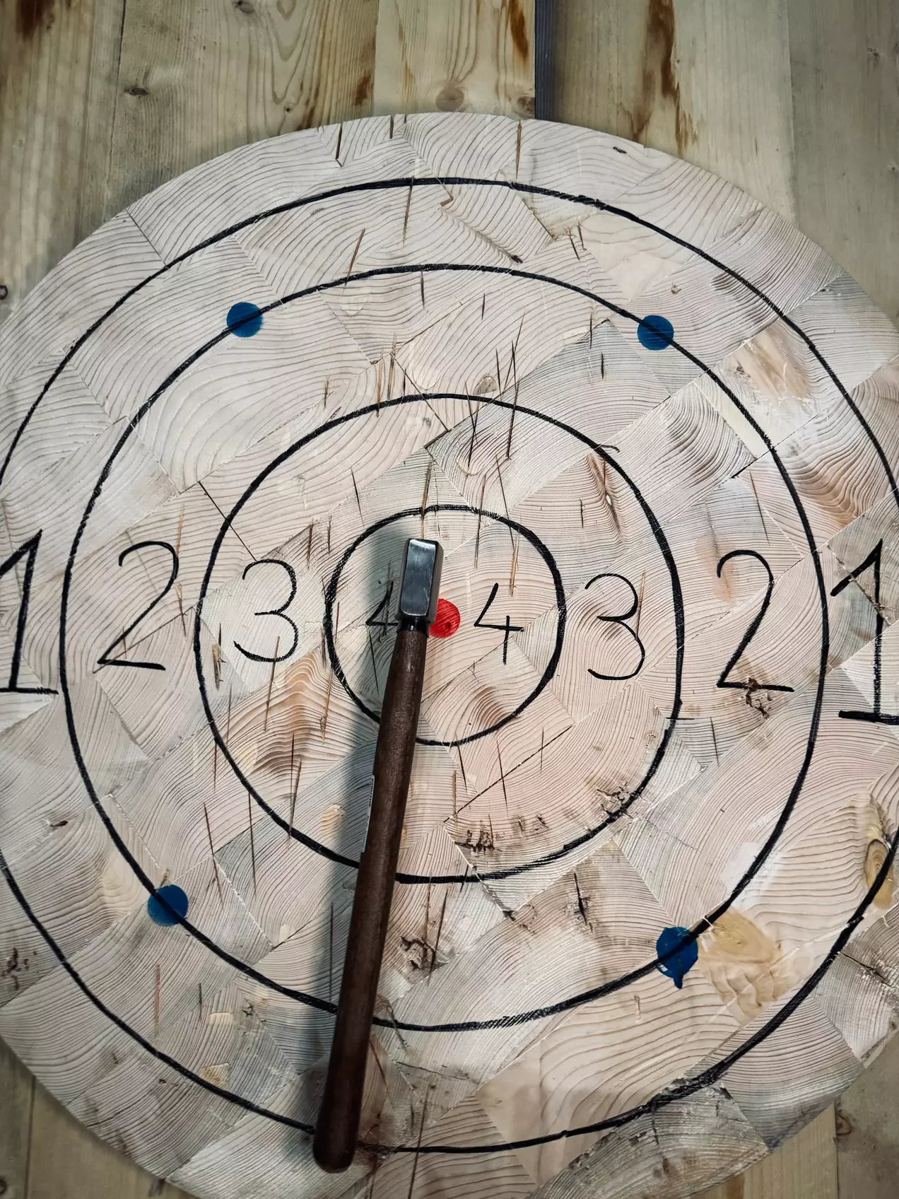 60 oder 90 Min. Axtwerfen auf eigener Bahn für 2 oder 4 Personen