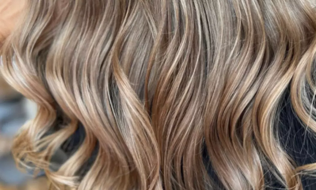 Balayage, Strähnen oder Keratinbehandlung für 1 Pers. (bis zu 42% sparen) - Second Medium