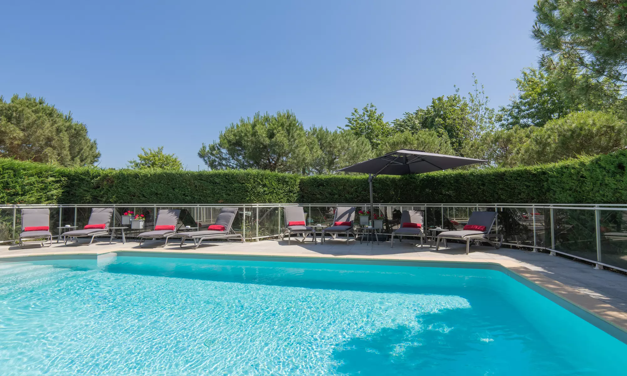 Bordeaux : chambre luxe pour 2 personnes avec petit déjeuner et accès au spa à l'hôtel Le M & Spa by hotels &préférence - Primary Image