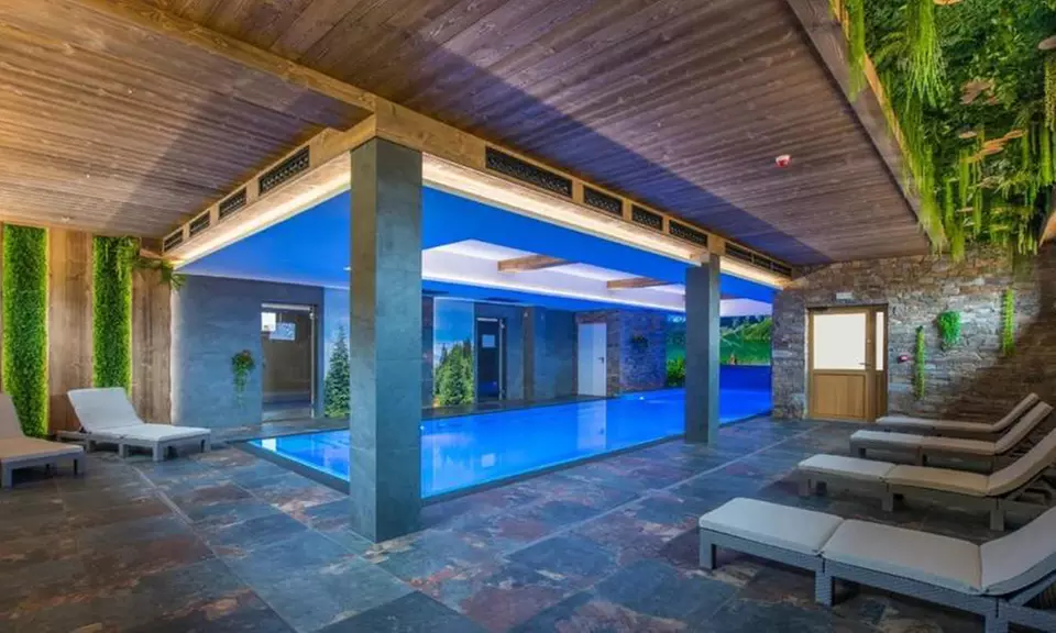 Białka Tatrzańska: pokój double dla 2 osób ze śniadaniami lub wyżywieniem HB i dostępem do basenu w ApartHotelu Askana - Primary Image