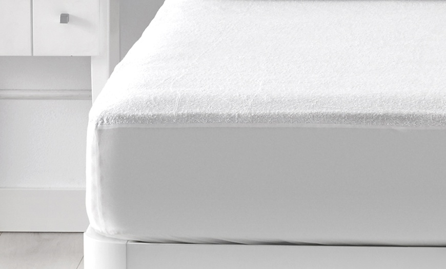 Image 2: Protège-matelas en coton éponge avec un traitement à l'Aloe Vera 