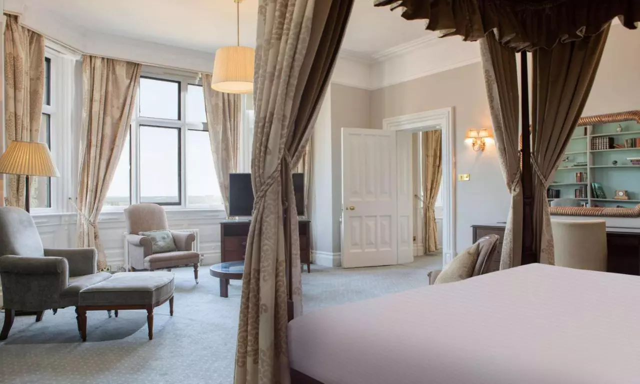 4* Warwickshire: Standard or Executive Double Room Stay with Breakfast