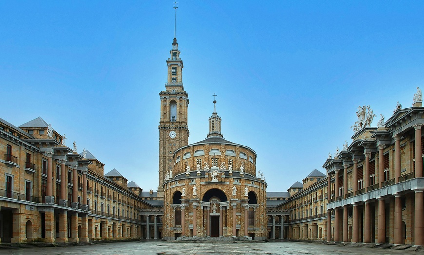 Image 16: Centro de Gijón: habitación doble con opción a desayuno