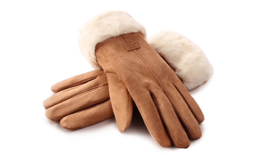 Image 4: One or Two Sherpa Lined Gloves 