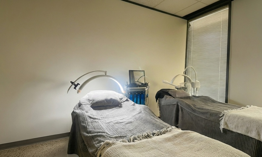 Image 4: One, Three, Five or Ten Body Contouring and Fat Reduction Treatments