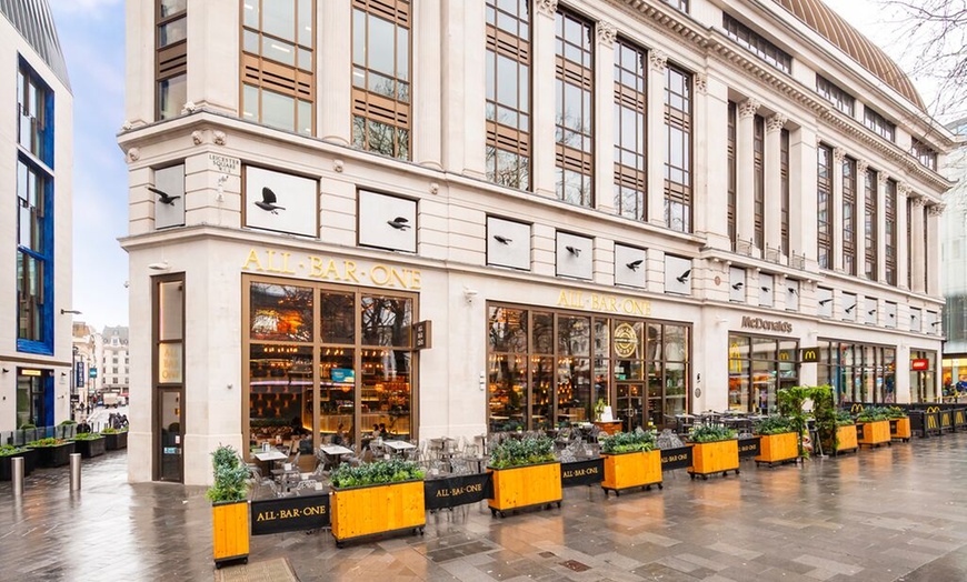 Image 5: Enjoy 2 Wine Flights with Grazing Board 