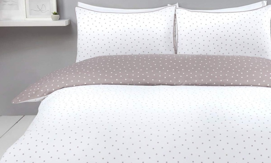 Image 1: Mini Dots Reversible Duvet Set