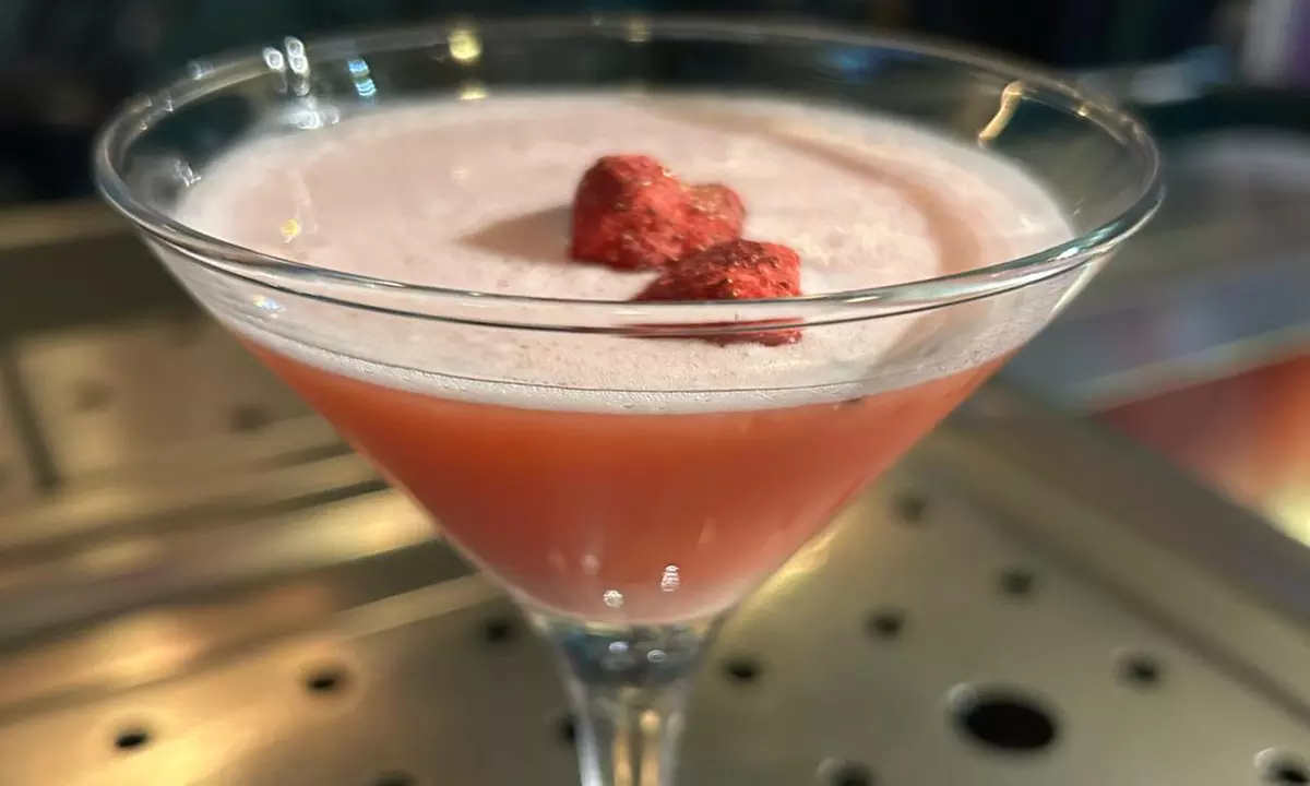 Bottom's up: gin of cocktail experience