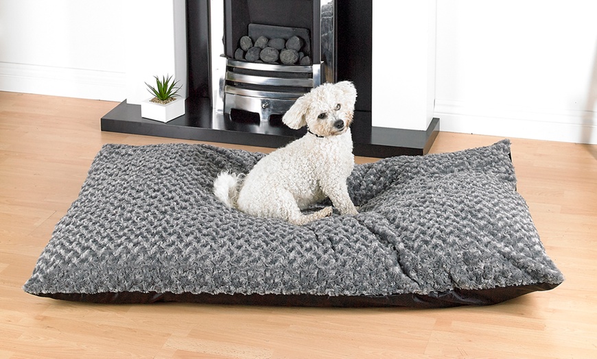 Image 4: Dog Bed with Zipped Cover