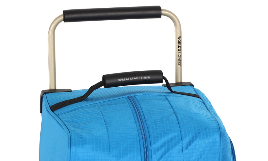 Image 11: It Luggage Lightweight Trolley