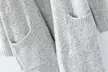 Lange Strickjacke mit zwei Seitentaschen in Grau - Second Medium