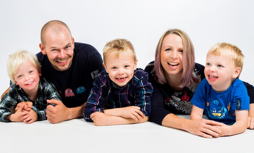 Image 2: Family Photoshoot with Prints