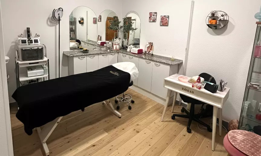 Depilación facial con hilo, masaje kobido y opción a diseño de cejas, limpieza facial y microdermoabrasión o tratamiento - Image 5