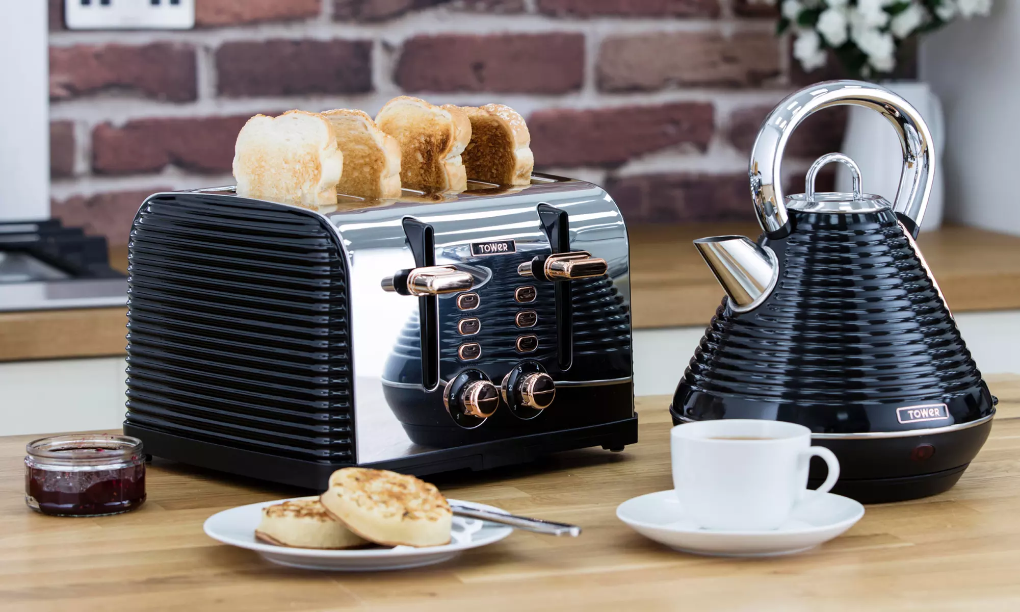 Tower Linear Kettle and Four-Slice or Two-Slice Toaster in Rose Gold and Black Colour - Primary Image