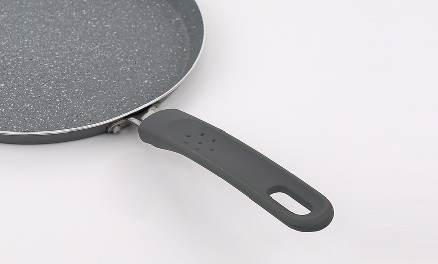 Image 4: Pancake Pan and Spatula Set