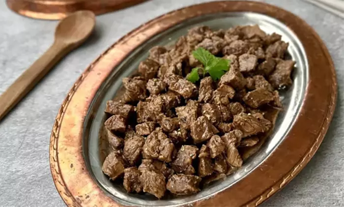 Hauptgericht + Reis & Salat und Dessert nach Wahl für 1, 2 od. 4 Pers.