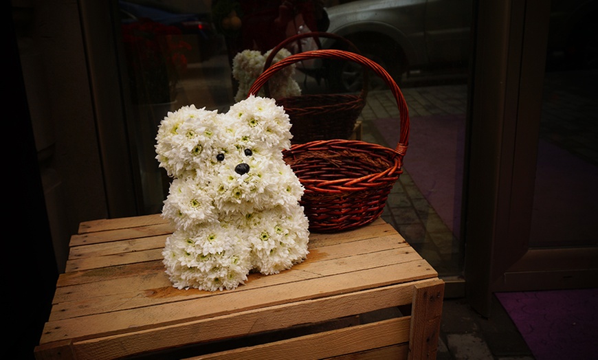 Image 4: Bear-Shaped Flower Arrangement