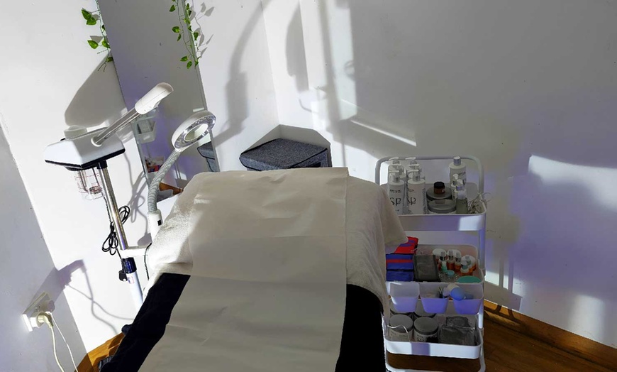 Image 2: Unwind with a 30, 60 or 90 Minute Choice of Premium Massages