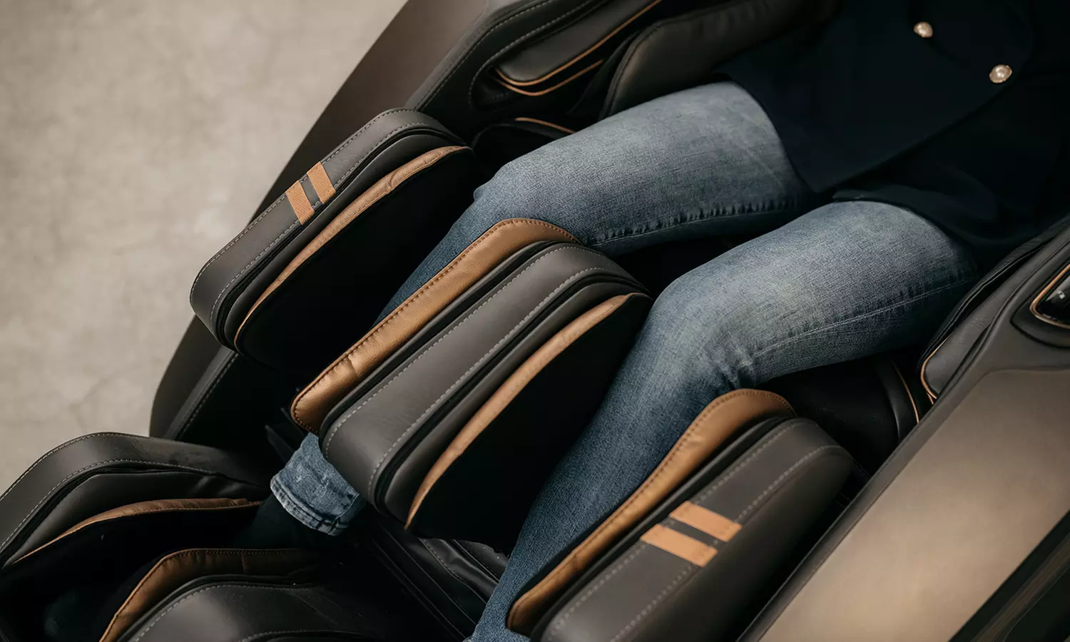 Betreed de oase van ontspanning: Full Body massagestoel in hartje Adam