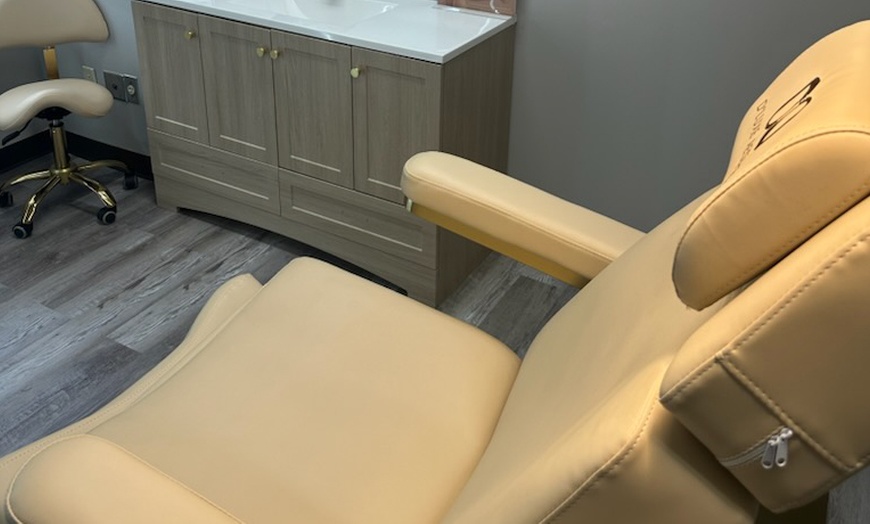 Image 7: Botox 20, 40, or 60 Units / 20 Units + 1 Syringe Juvederm