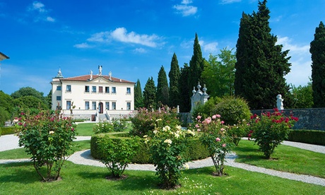 Ingresso a Villa Valmarana ai Nani con tablet multilingue e accesso alla sala immersiva 3D (sconto fino a 28%)