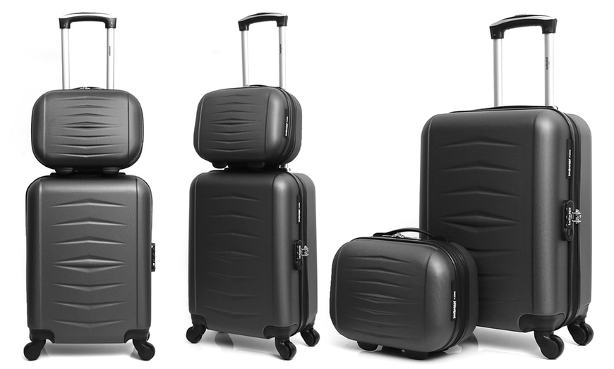 Image 31: Cabin and Vanity Case Luggage Set