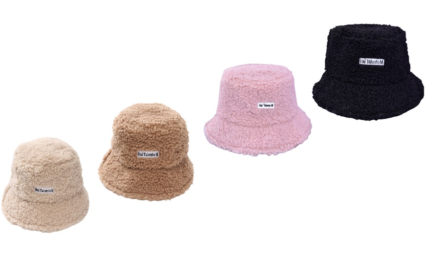 Image 3: Women’s Teddy Faux Fur Bucket Hat