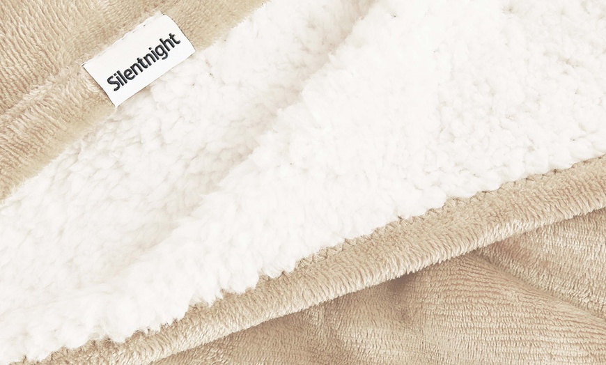 Image 11: Silentnight Snugsie Supersize Sherpa Blanket