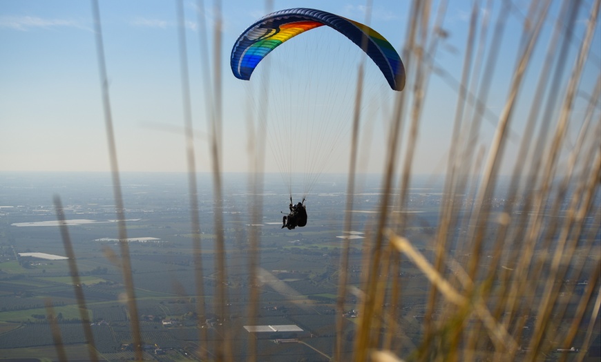 Image 13: Widokowy lot paralotnią