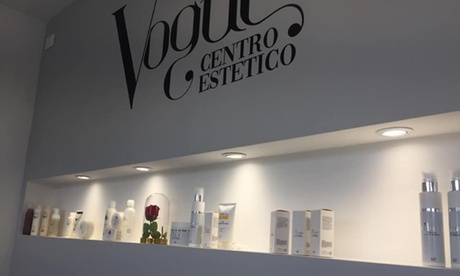 Una o 3 manicure con smalto classico o semipermanente al salone Vogue Roma (sconto fino a 53%)