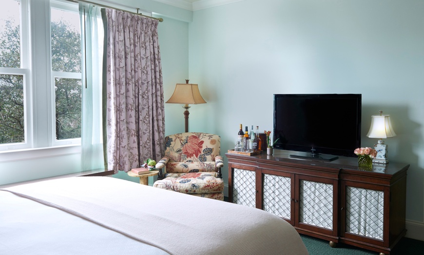 Image 3: 4-Star Stay with Rooftop Views & Award-Winning Dining